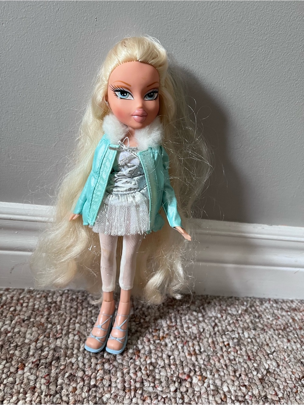 Bratz Doll Cloe Platinum Shimmer Doll